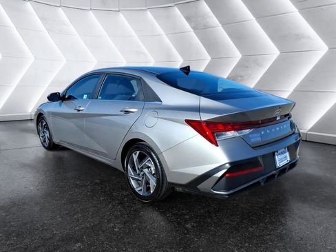 Used 2025 Hyundai Elantra SEL image 3