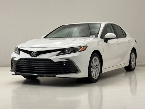 Used 2023 Toyota Camry LE FWD image 2