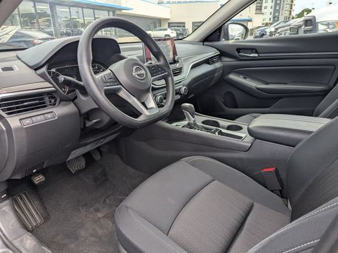 Used 2025 Nissan Altima 2.5 SV FWD image 23
