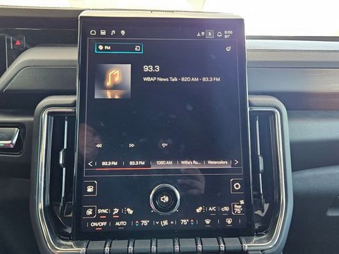 Used 2025 GMC Yukon Denali w/ Sun & Power Step Package image 11