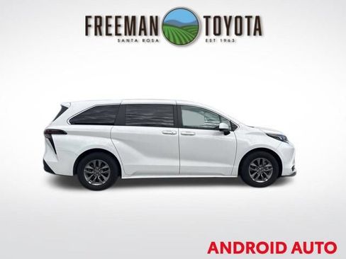 Used 2024 Toyota Sienna LE AWD/4WD image 4