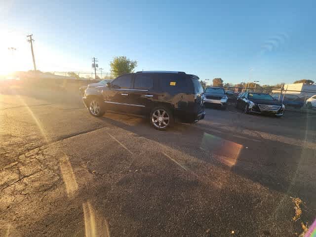Used 2011 Cadillac Escalade Premium AWD/4WD image 25