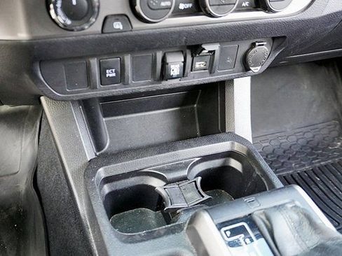 Used 2022 Toyota Tacoma SR5 image 27