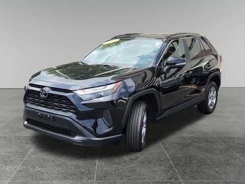 Used 2025 Toyota RAV4 XLE AWD/4WD image 3