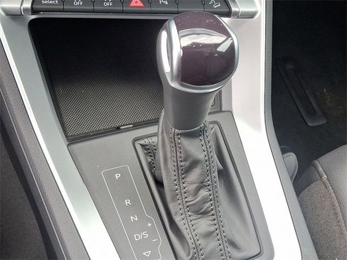 Used 2019 Audi Q3 2.0T Premium image 16