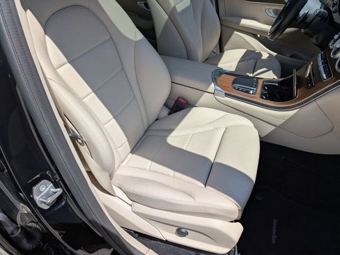 Used 2020 Mercedes-Benz GLC 300 4MATIC image 33
