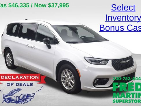 New 2026 Chrysler Pacifica Select image 1