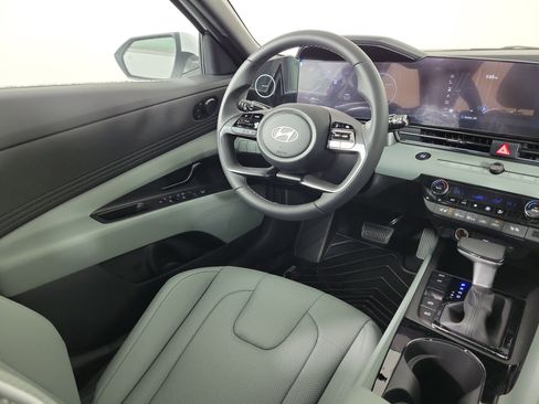 New 2025 Hyundai Elantra Limited image 5