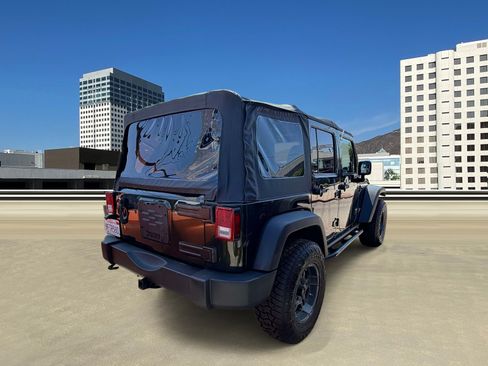 Used 2012 Jeep Wrangler Unlimited Rubicon w/ Connectivity Group AWD/4WD image 4