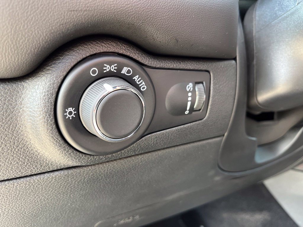 Used 2024 Dodge Durango GT RWD image 16