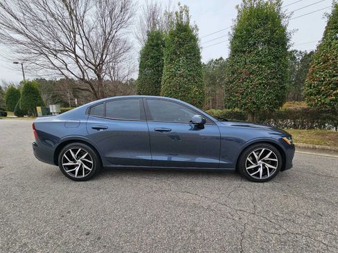 Used 2020 Volvo S60 T5 Momentum image 6