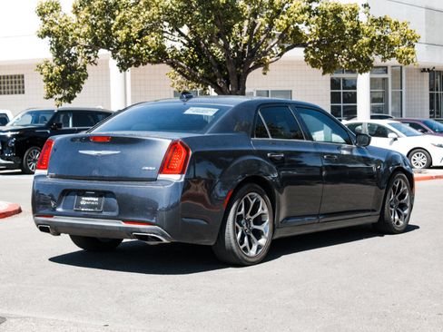 Used 2018 Chrysler 300 Touring w/ Sport Appearance Package RWD image 4