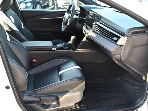 Used 2025 Toyota Camry SE AWD (Natl) image 32