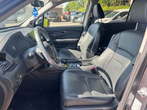 Used 2022 Honda Pilot Touring image 2