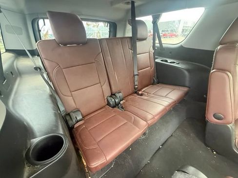 Used 2019 Chevrolet Suburban Premier w/ Premier Plus Edition AWD/4WD image 14
