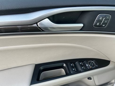 Used 2019 Ford Fusion SEL image 15