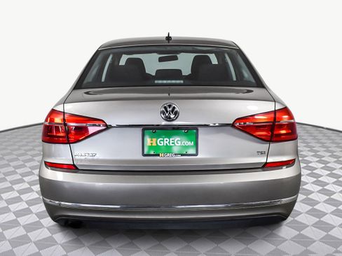 Used 2016 Volkswagen Passat 1.8T S image 7