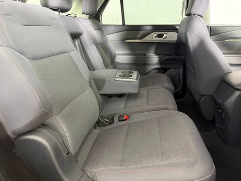 Used 2025 Ford Explorer Active RWD image 16