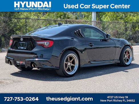 Used 2019 Toyota 86 TRD SE RWD image 5
