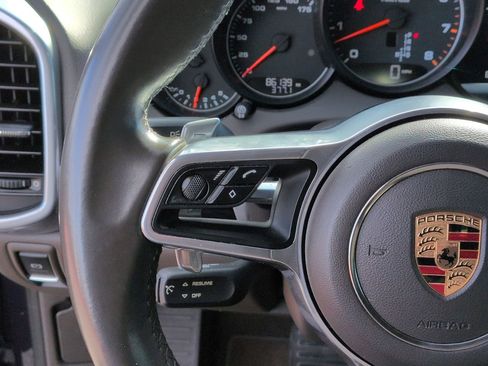 Used 2017 Porsche Cayenne Platinum Edition image 18