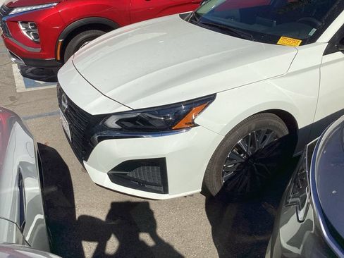 Used 2025 Nissan Altima 2.5 SV FWD image 6