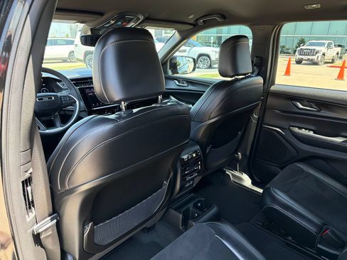 Used 2023 Jeep Grand Cherokee L Laredo RWD image 16