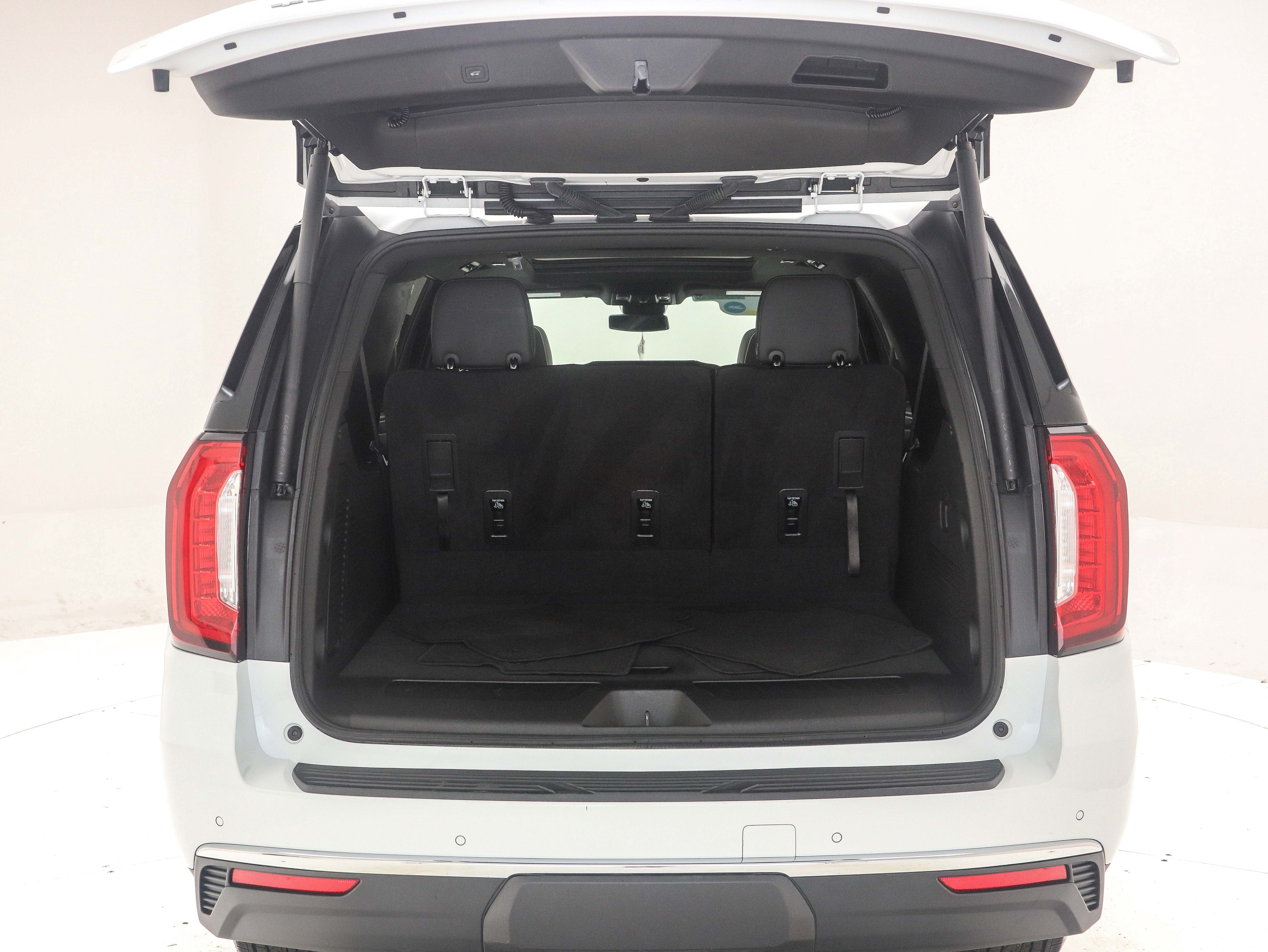 Used 2023 GMC Yukon XL SLT AWD/4WD image 9