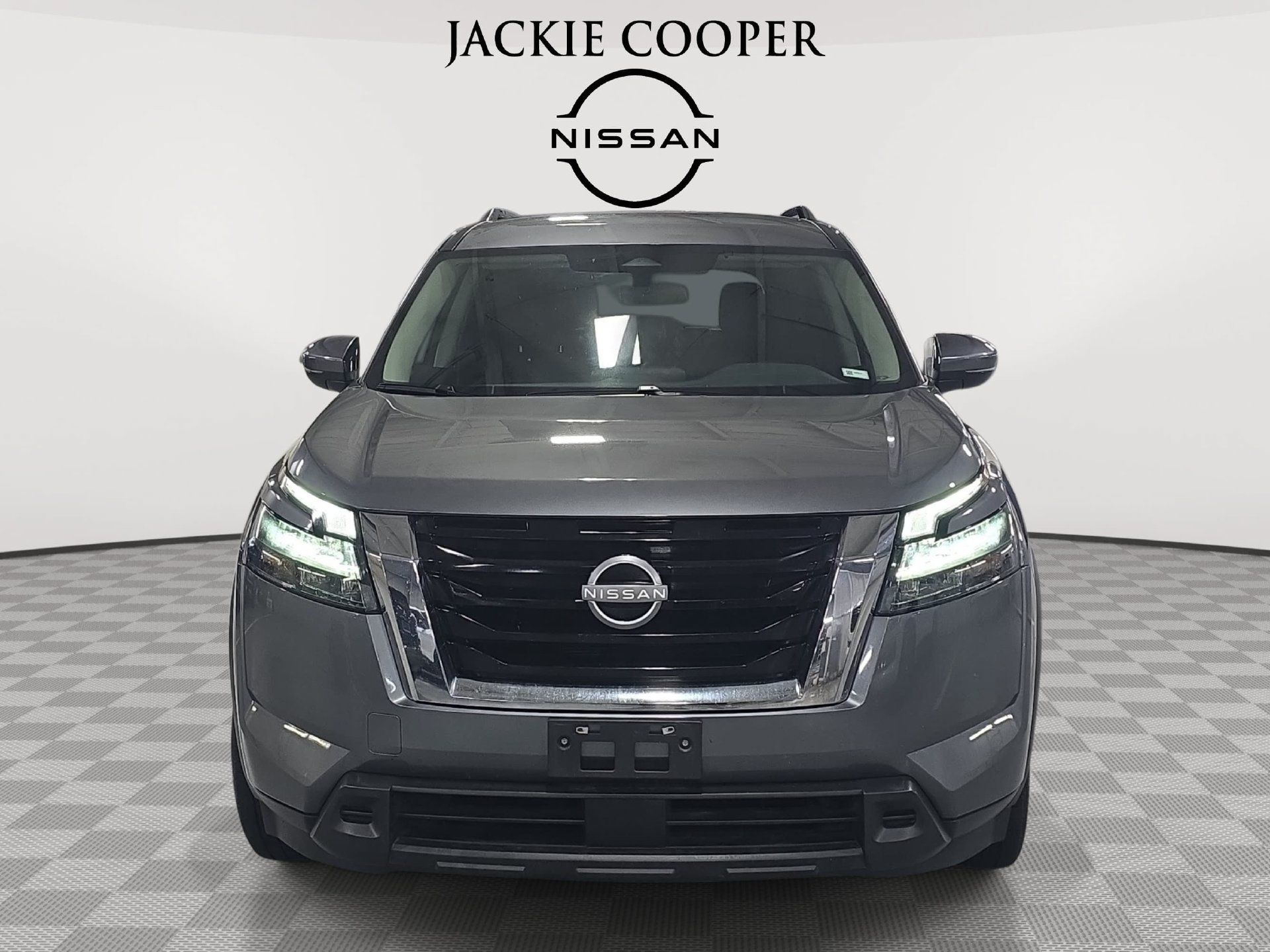 Used 2025 Nissan Pathfinder SV AWD/4WD image 2