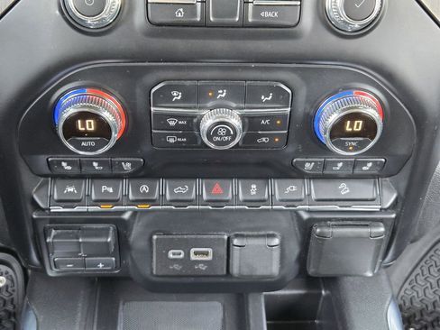 Used 2021 GMC Sierra 1500 AT4 w/ AT4 Premium Package AWD/4WD image 17