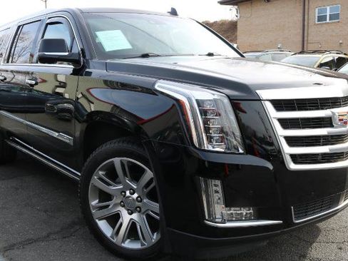 Used 2015 Cadillac Escalade ESV Premium image 3