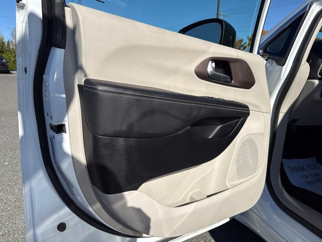 Used 2023 Chrysler Voyager LX FWD image 24