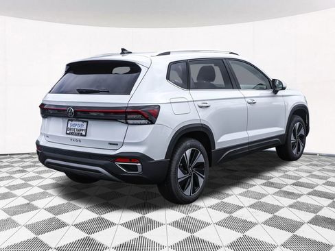 Used 2025 Volkswagen Taos SE image 10