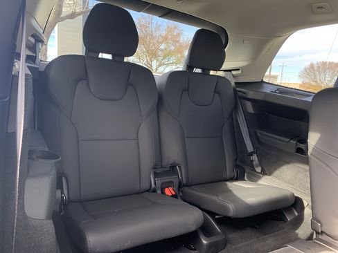 Used 2025 Volvo XC90 B6 Plus image 33