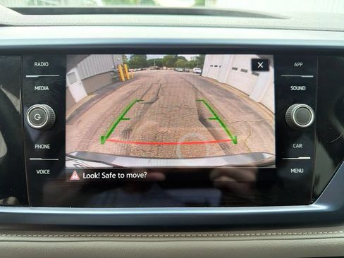 Used 2024 Volkswagen Taos SE FWD image 23