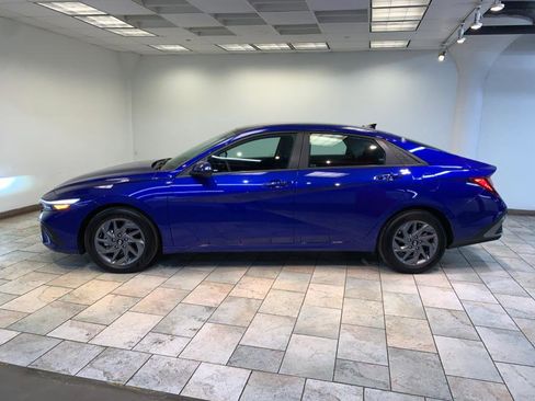 Used 2024 Hyundai Elantra SEL image 4