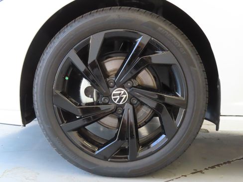 New 2025 Volkswagen Jetta SE image 28