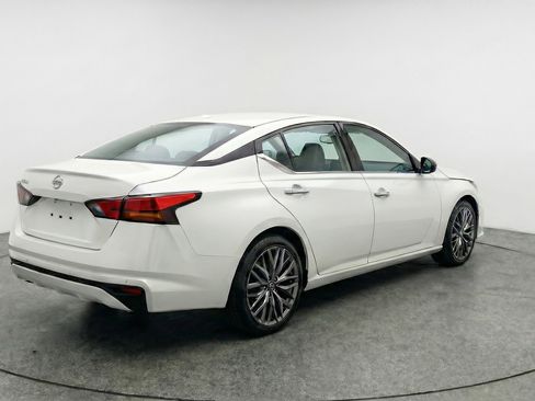 Used 2025 Nissan Altima 2.5 SV FWD image 9