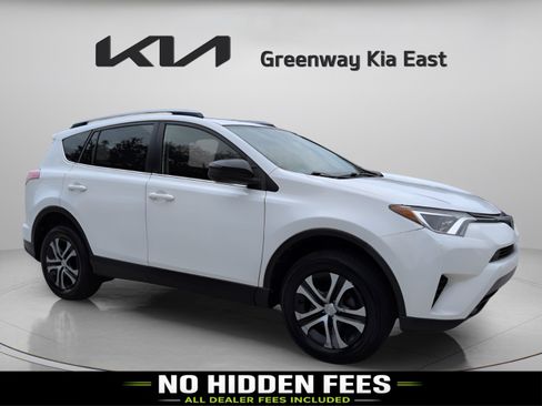 Used 2017 Toyota RAV4 LE FWD image 1
