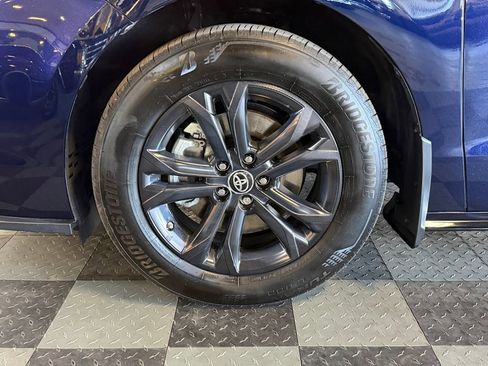 Used 2024 Toyota Sienna XSE AWD/4WD image 38