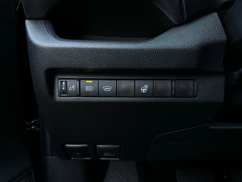 Used 2025 Toyota RAV4 XLE image 22