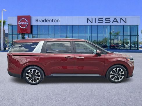 Used 2022 Kia Carnival EX FWD image 4