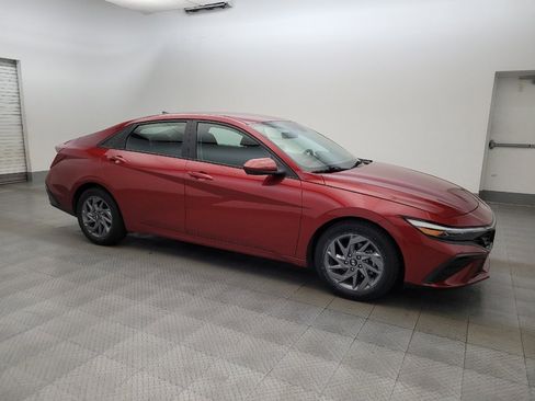 Used 2024 Hyundai Elantra SEL FWD image 11