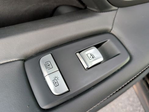 Used 2019 BMW 750i w/ M Sport Package image 38