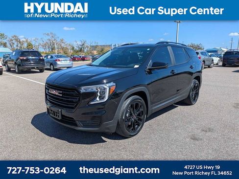 Used 2022 GMC Terrain SLE w/ Driver Convenience Package image 1