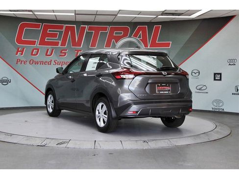 New 2025 Nissan Kicks Play S image 4