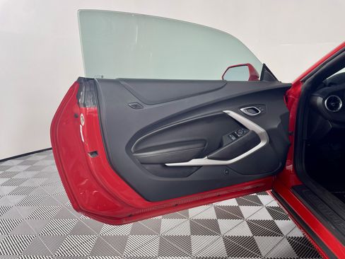 Used 2017 Chevrolet Camaro SS image 14