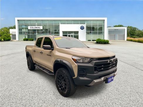Used 2024 Chevrolet Colorado Trail Boss w/ Advanced Trailering Package AWD/4WD image 7