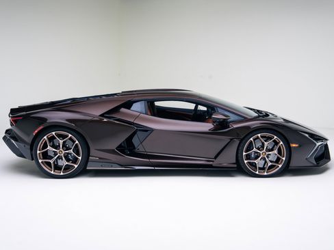 Used 2025 Lamborghini Revuelto image 21