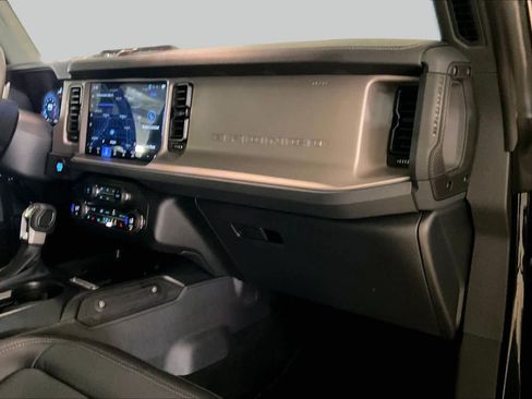 Used 2025 Ford Bronco Outer Banks AWD/4WD image 15