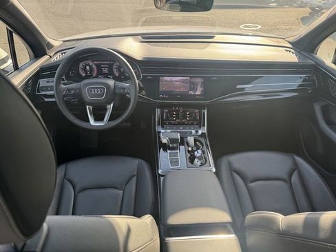 Used 2025 Audi Q7 3.0T Premium Plus image 11